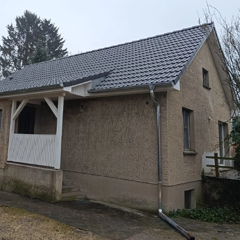 Neues Dach auf altes Haus